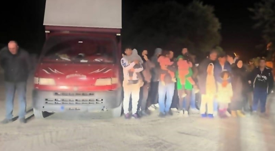 Çanakkale'de göçmen kaçakçılığı operasyonu: 105 kaçak göçmen yakalandı