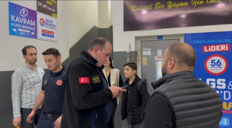 Bursa'da korku dolu anlar: Bozulan asansörde 45 dakika mahsur kaldılar