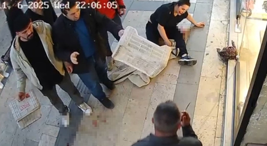 Gümüşhane'de bıçaklı saldırıya uğrayan kadını, esnaflar meyve kasalarıyla kurtardı