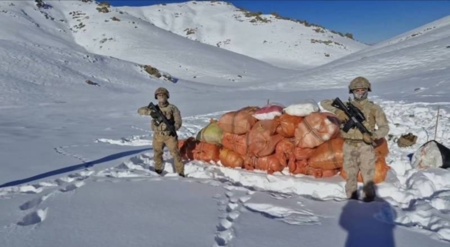 Hakkâri ve Ağrı'da dev operasyon! Yüzlerce kilo skunk ve metamfetamin ele geçirildi