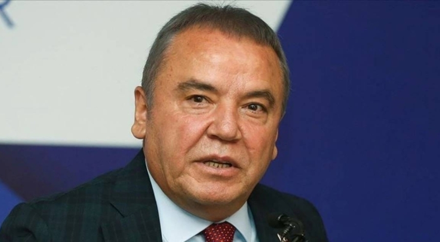 Muhittin Böcek, hastaneye kaldırıldı!