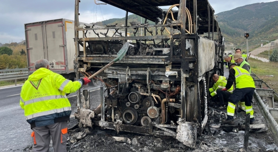 Bursa'da ortaokul öğrencilerini taşıyan otobüs yandı!