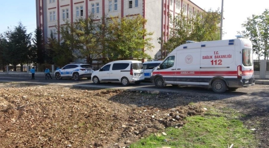 Elindeki bıçakla sokakta karşılaştığı iki çocuğu yaraladı