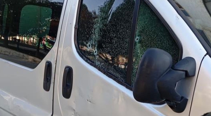 Mardin'de park halindeki araca silahlı saldırı: Maddi hasar oluştu