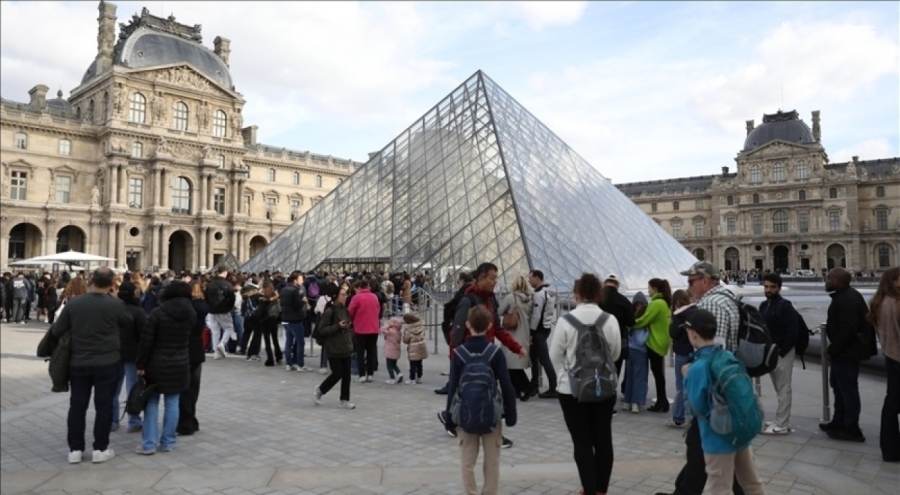 Louvre Müzesi'nin giriş ücretleri AB ve 3 ülke dışındaki ziyaretçiler için 2026'da artacak