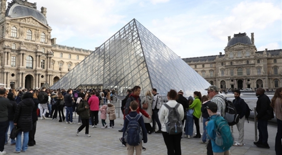 Louvre'dan Avrupalı olmayan ziyaretçilerin girişine yüzde 45 zam