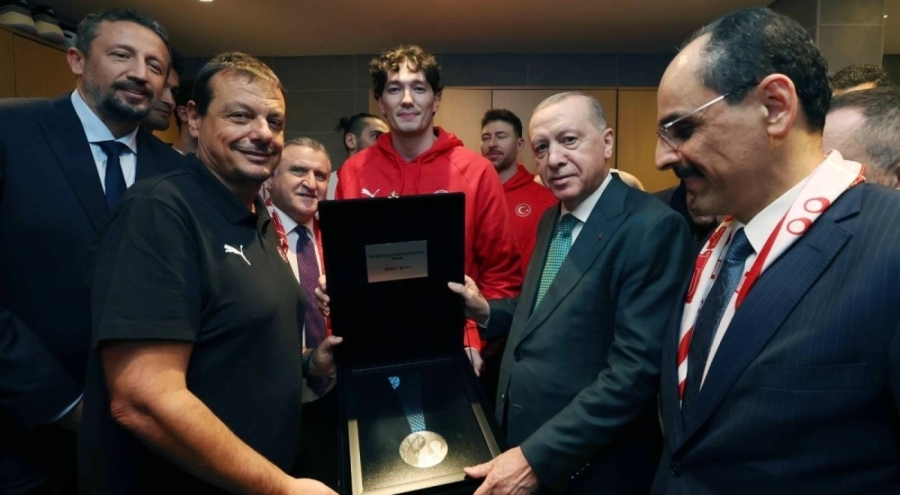 Cumhurbaşkanı Erdoğan ve MİT Başkanı İbrahim Kalın'dan 12 Dev Adam'a tebrik