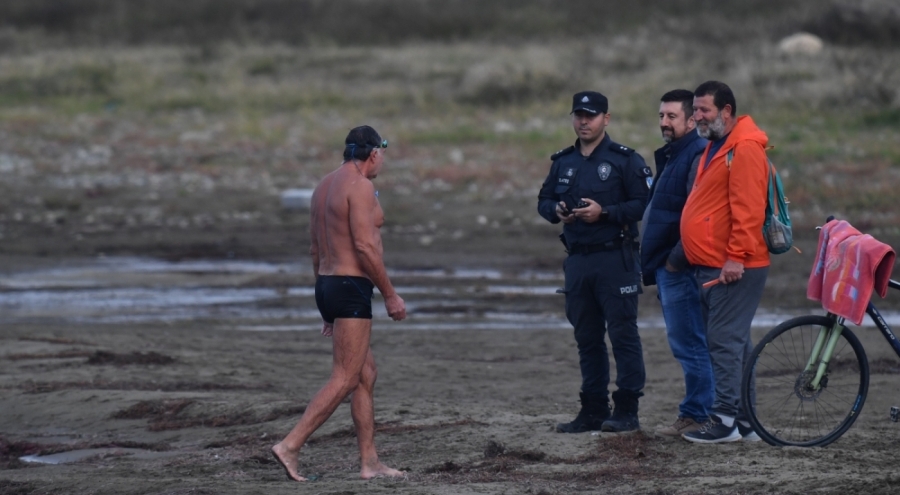 İznik'te yüzmek için göle giren vatandaşa Papa engeli