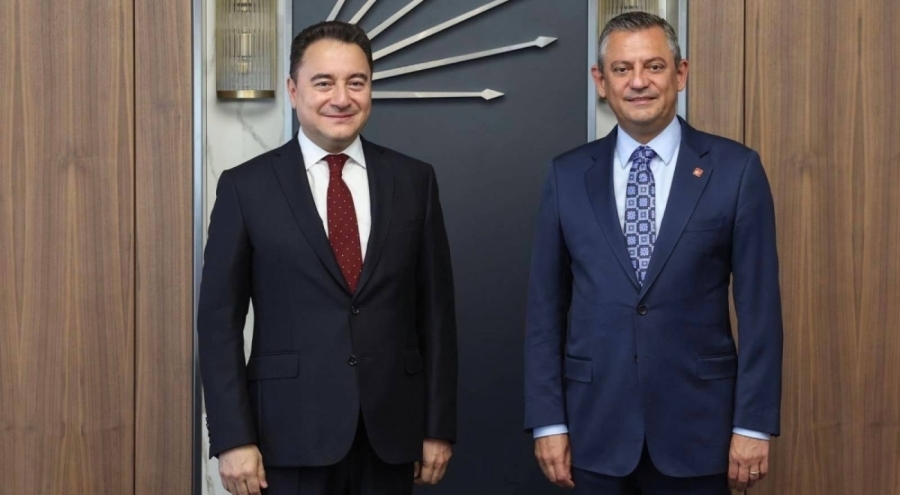 Ali Babacan'dan Genel başkanlığa yeniden seçilen Özgür Özel'e tebrik