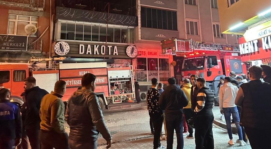 Bursa'da patlayan soba kafeyi yaktı!