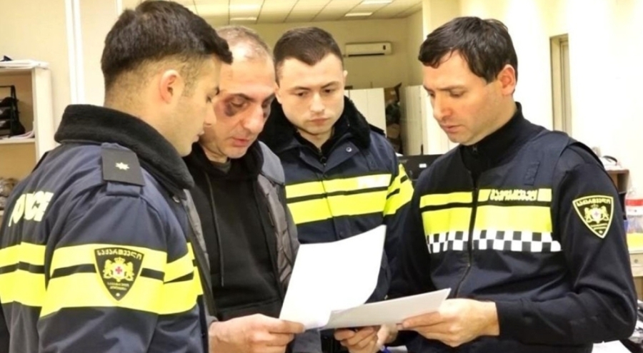 Gürcistan'da muhalefet lideri mahkeme binasını kundaklama girişimiyle gözaltında