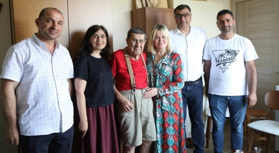 İBB Şehir Tiyatroları, Zihni Göktay'ı "Gidiş Dönüş Moskova" adlı yapımla tekrardan sanatseverlerle buluşturuyor