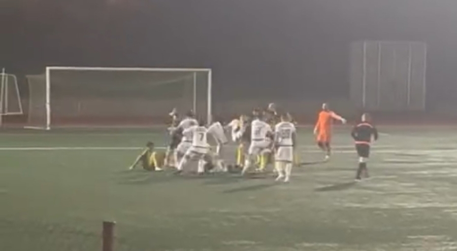 Kocaeli'deki amatör maçta futbolcular tekme tokat birbirine girdi