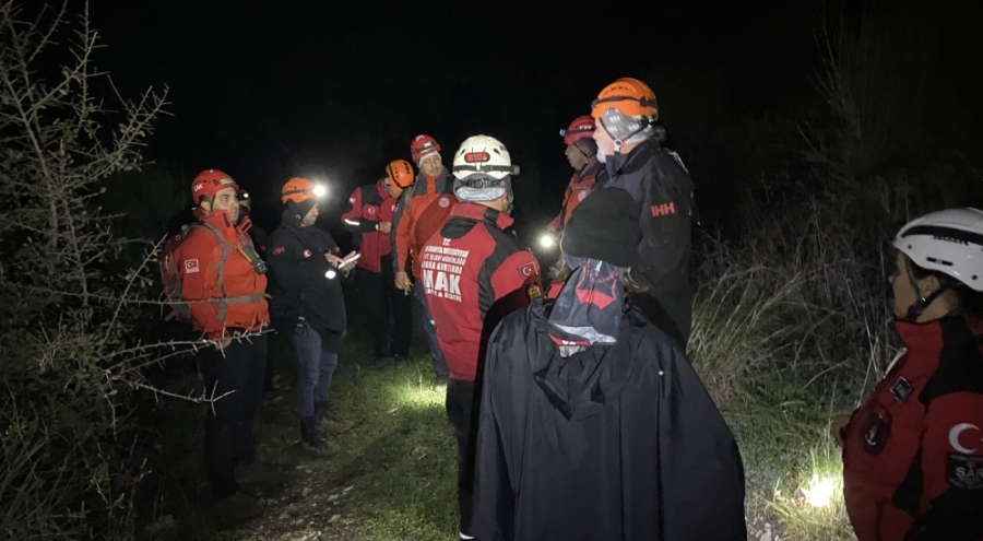 Bursa'da Alzheimer hastası yaşlı adamı arama çalışmaları gece de devam ediyor