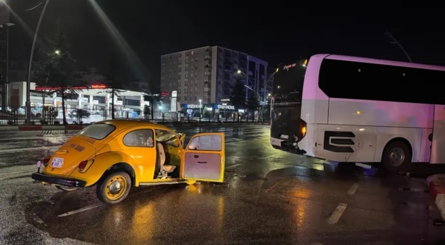 Kıraç'ın ekibini taşıyan otobüs kazaya karıştı! Yaralılar var...