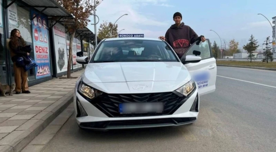 Melissa Vargas Malatya'da ehliyet aldı, hatıra fotoğrafı çektirdi