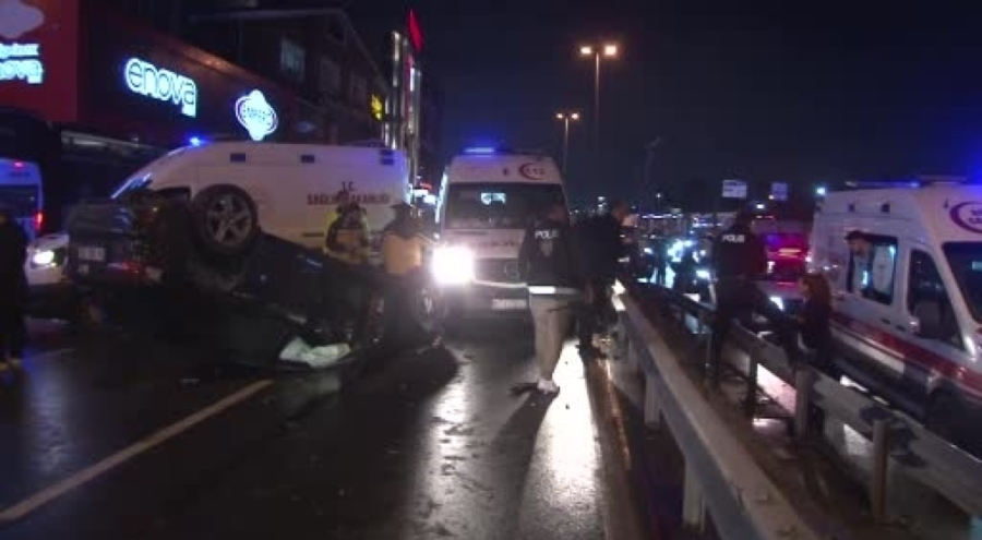 İstanbul'da zincirleme kaza: 3 yaralı