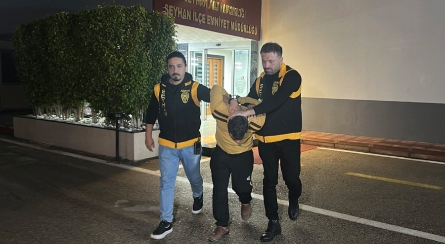 Sokak ortasında çocuğunu dövdü: Gözaltına alındı