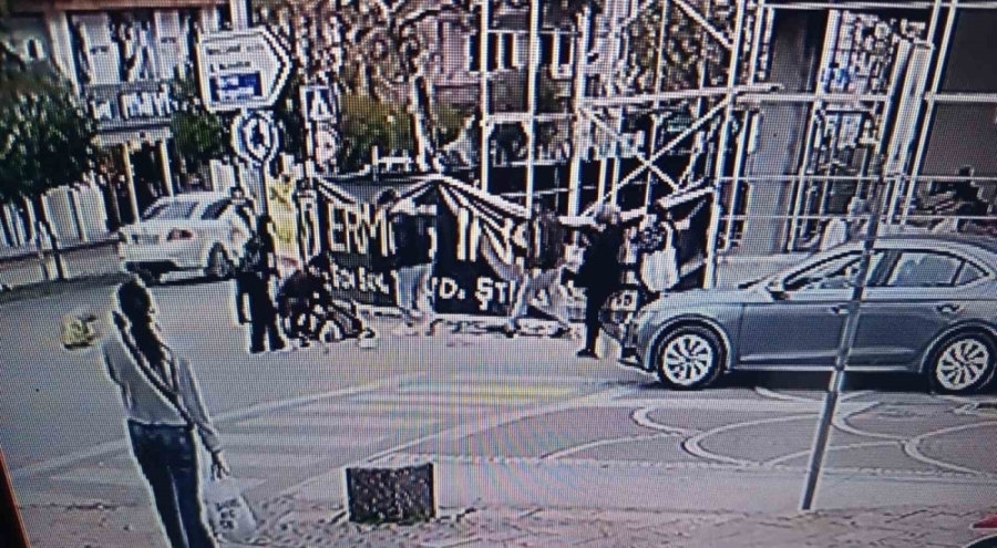 Fenalaşarak yere düşen yaşlı adam hastanede yaşam mücadelesi veriyor