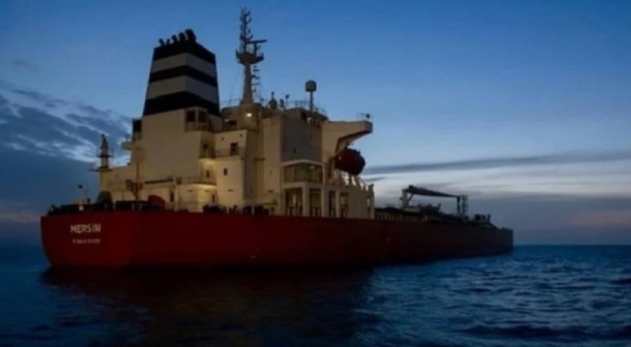 "Mersin" tankeri su aldı: Petrol sızıntısı önlenmeye çalışılıyor!