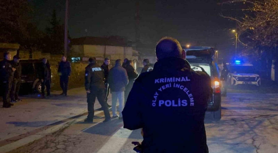 Bıçaklı kavgada yaralanan şahıs, kendi aracıyla hastaneye gitmeye çalıştı