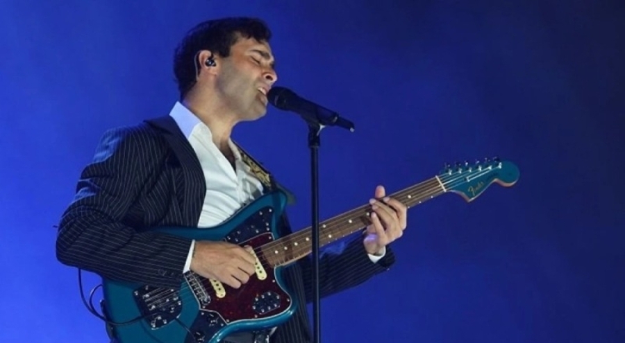 Şarkıcı Mert Demir: 'Ateşe Düştüm'ü Ebru Yaşar'a vermek istedim, "Bu şarkı pek hit değil gibi" demişti