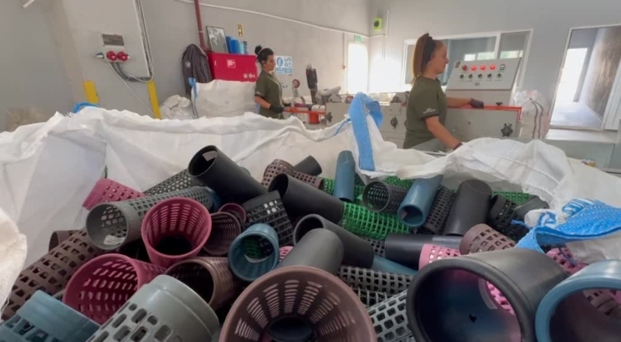 Bursa'da su arıtma tesisindeki merkezde sanayicinin katı atığı da geri dönüştürülüyor