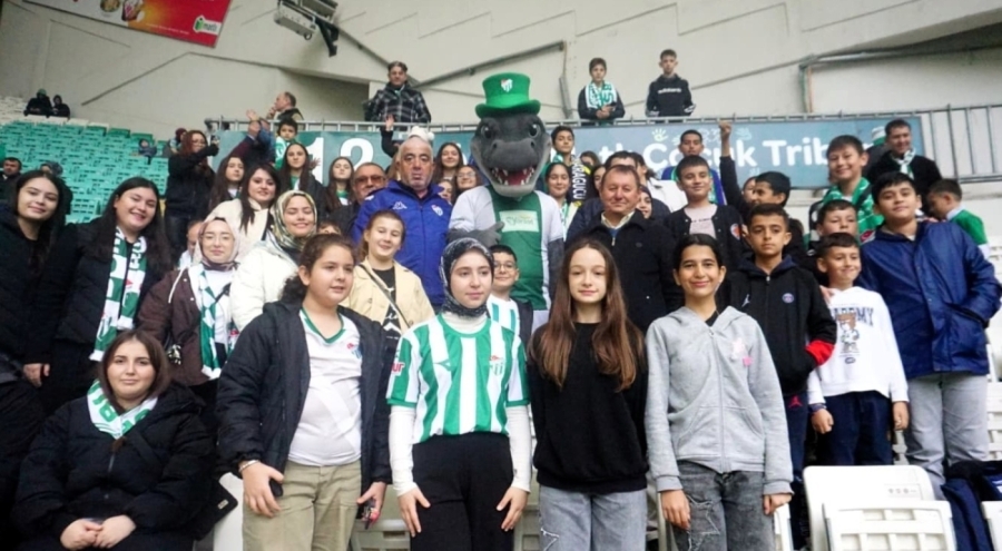 Osmangazili çocuklar Yeşil-Beyaz coşkusuyla tribünde buluştu