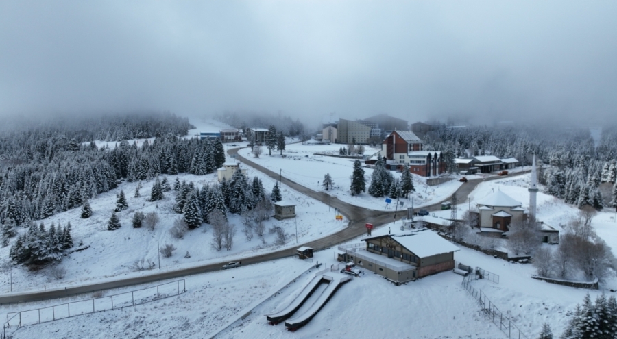 Uludağ beyaz gelinliğini giydi! Kar kalınlığı 10 santimetreye yaklaştı