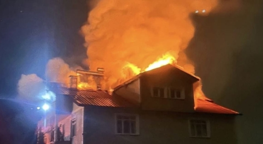 Bir gecede 2 evde yangın çıktı