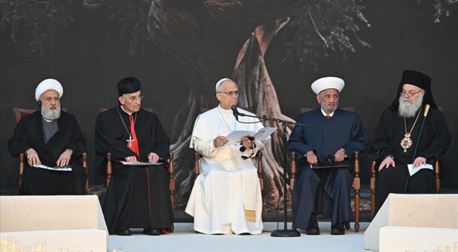Papa, Beyrut'ta Müslüman ve Hristiyan toplumunun temsilcileriyle buluştu