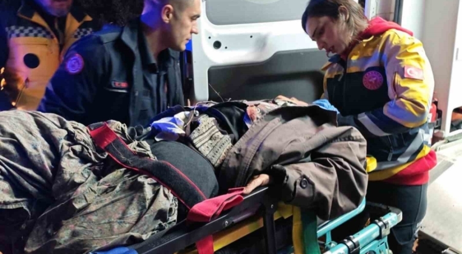 Muğla'da devrilen traktörün altında kalan kadın yaralandı