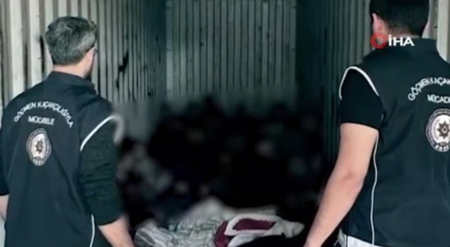 Mersin'den İtalya'ya kaçak göçmen götürmeye çalışırken yakalandılar