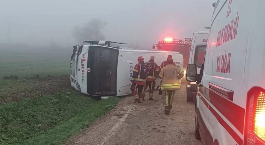 Öğrenci servisi devrildi: 9 yaralı