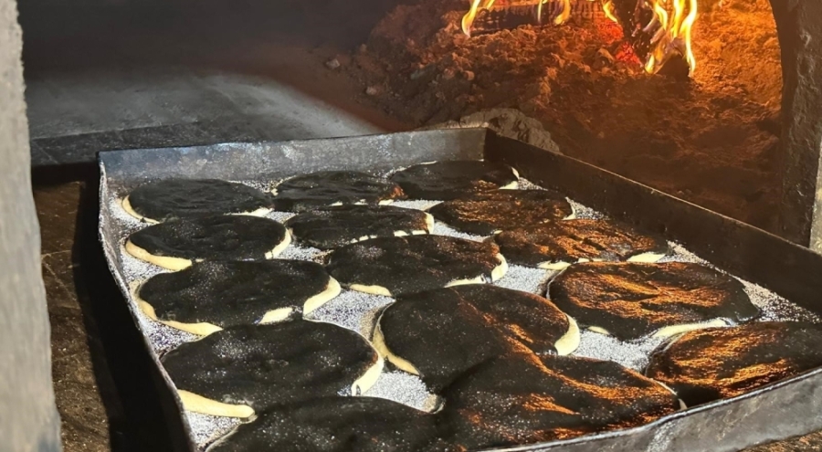 Bursa'nın tahinli pidesinde yenilik! Siyah susam tahiniyle üretilen çeşit beğeni topladı