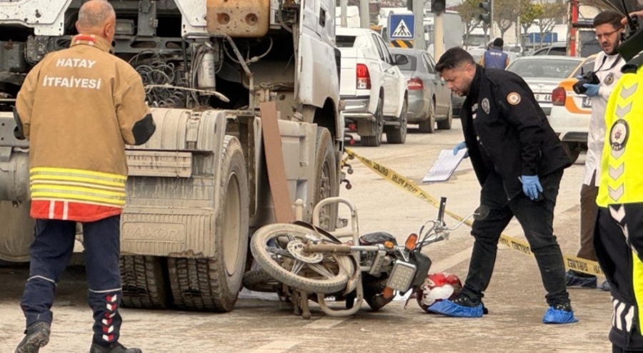 Tır ile çarpışan motosikletteki anne ve 2 aylık bebeği öldü