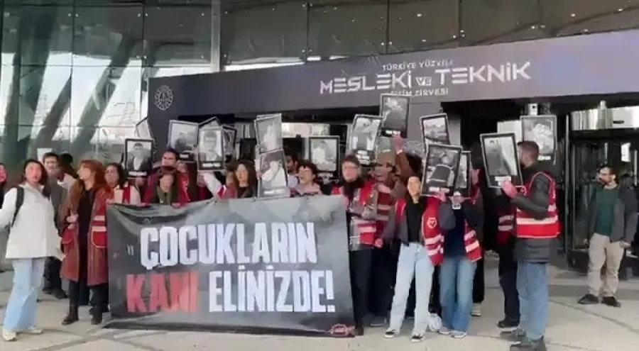 Yusuf Tekin'i protesto eden TİP'li 17 öğrenci gözaltına alındı