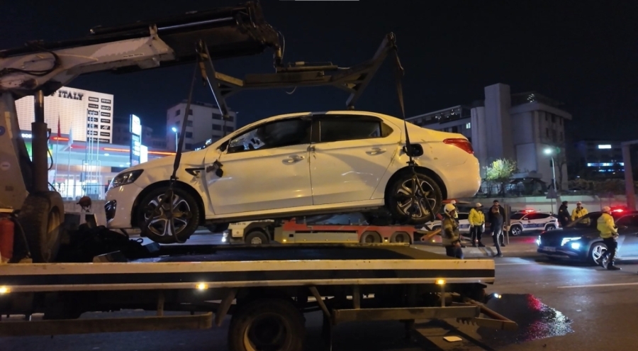 İstanbul'da makas atan otomobil takla attı