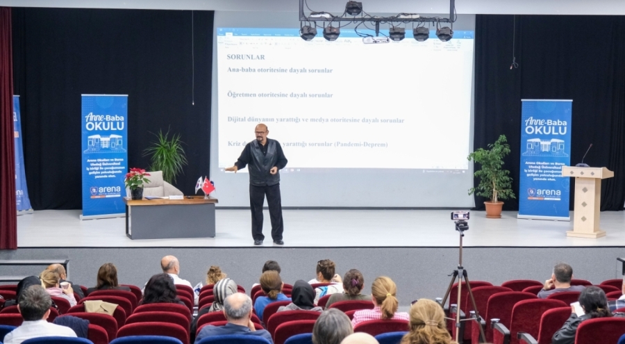 Bursa'da "Anne Baba Okulu", velilerin yoğun ilgisiyle devam ediyor