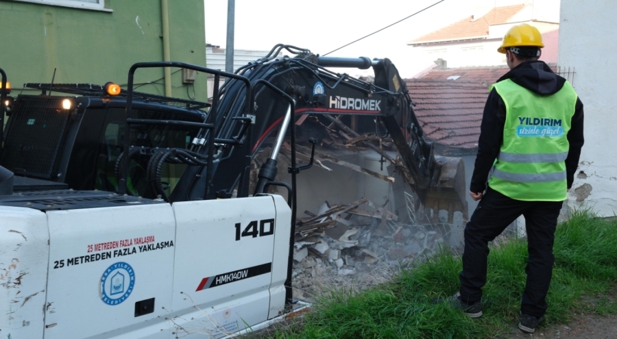 Yıldırım'da metruk yapılar tek tek yıkılıyor