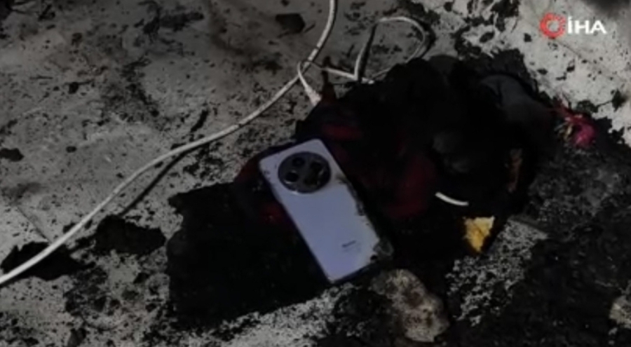 Evde patlayan telefon yürekleri ağza getirdi, aile ölümden döndü