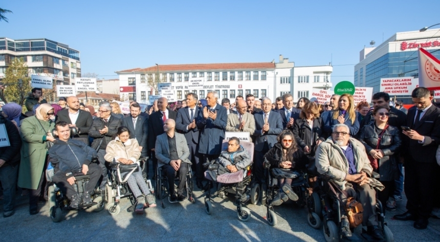 Bursa'da Dünya Engelliler Günü kapsamında 'Engelli Farkındalık Yürüyüşü' düzenlendi