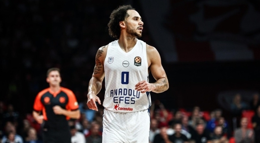 Anadolu Efes'te Shane Larkin, ameliyat edildi
