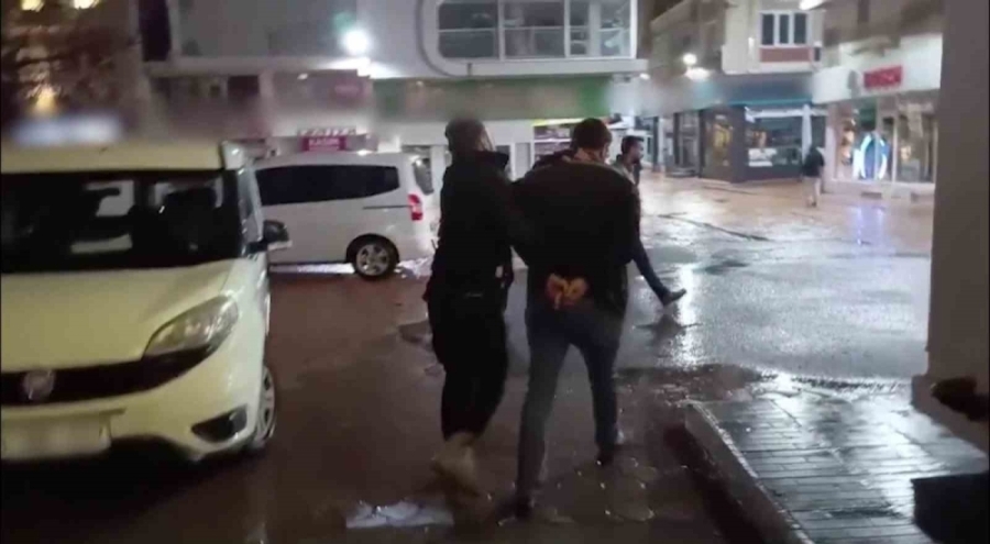 12 yıl hapis cezası bulunan şahıs iş yerindeki gizli odada yakalandı