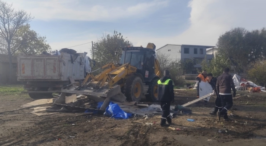 Nilüfer'de  izinsiz çadır ve barakalar kaldırıldı