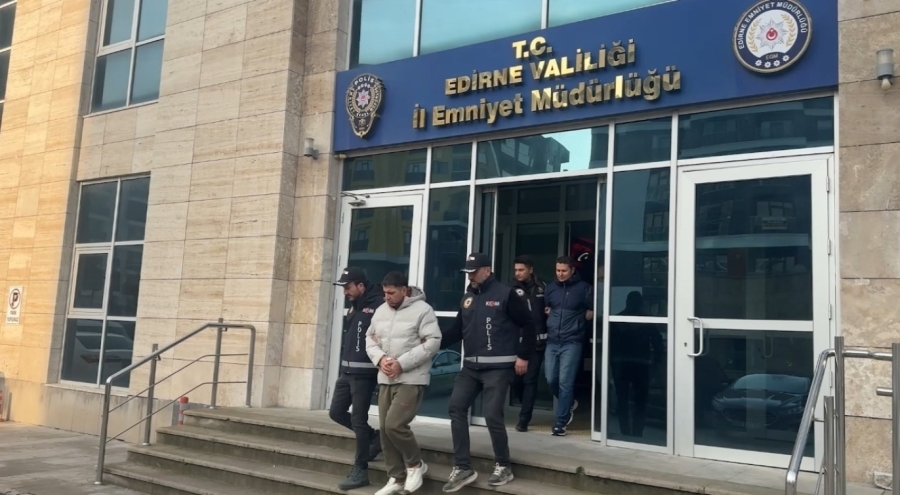 Kapıkule'de tarihi eser operasyonu: Büyük İskender portreli sikkelerle kaçarken yakalandılar