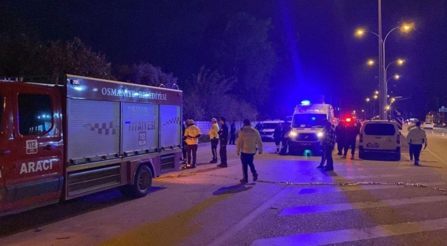 Osmaniye'de zincirleme kaza! 3 araç birbirine girdi