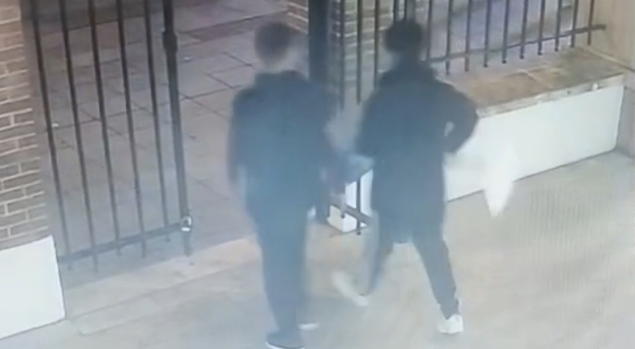 Yardım kutusu hırsızlığı: Önce gözetlediler sonra çaldılar