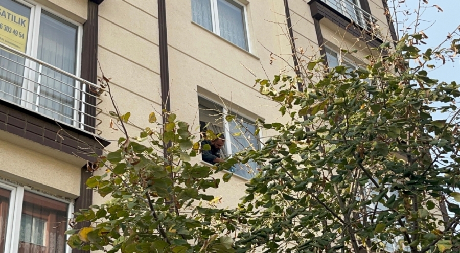 İkinci kattan düşen 1 yaşındaki bebek ağır yaralandı