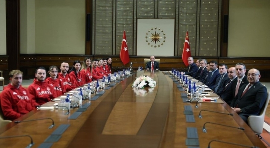 Cumhurbaşkanı Erdoğan, başarılı sporcuları kabul etti